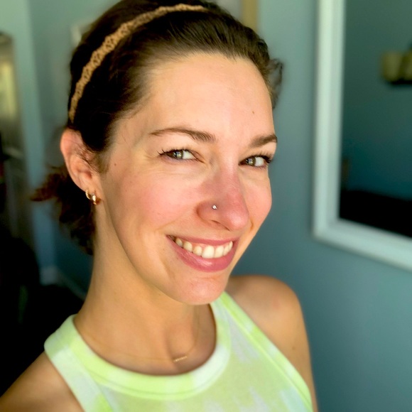 Meet your Posher, Jennifer - Picture 1 of 1